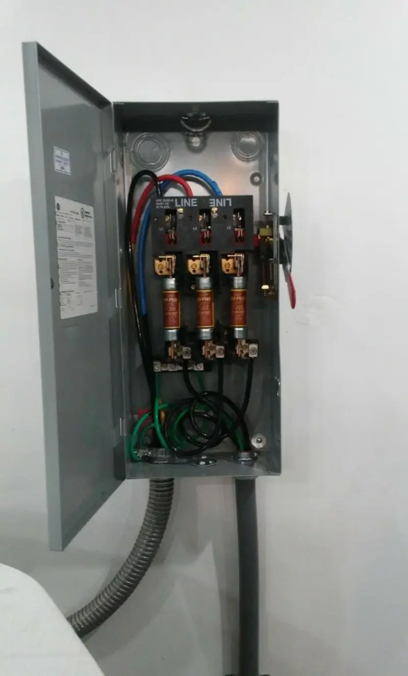 Three-phase disconnect switch installed for Smoke Detector Installation in Minneola